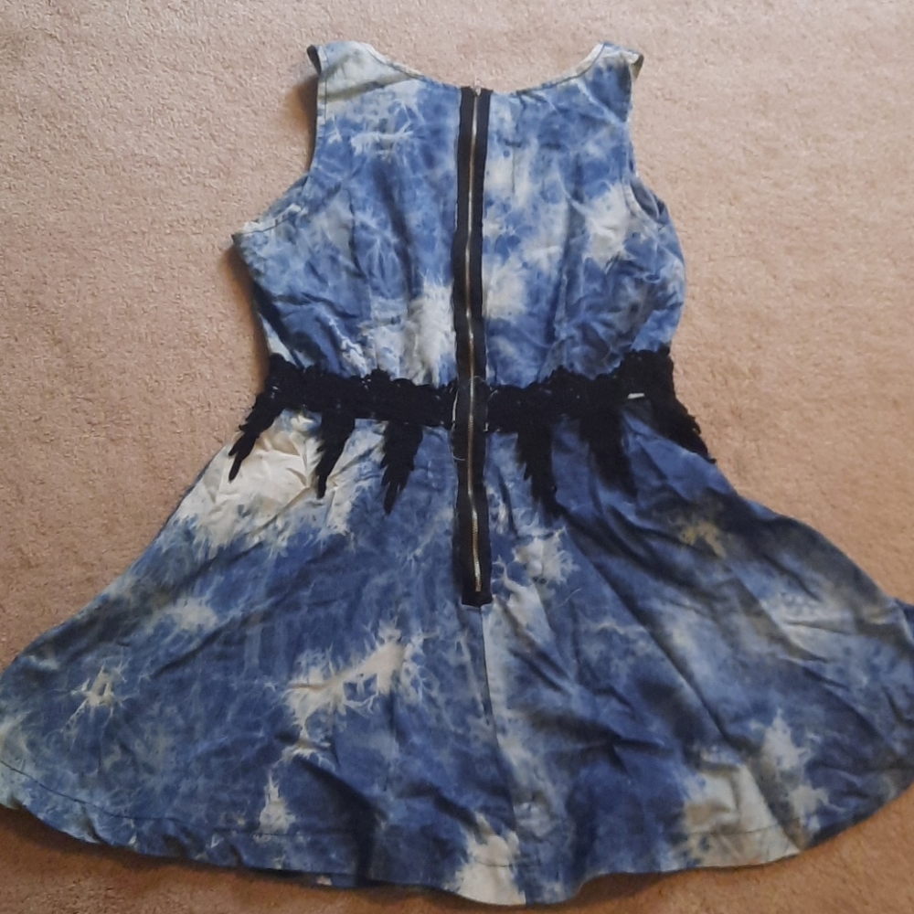 Dress‎ - Picture 4 of 4